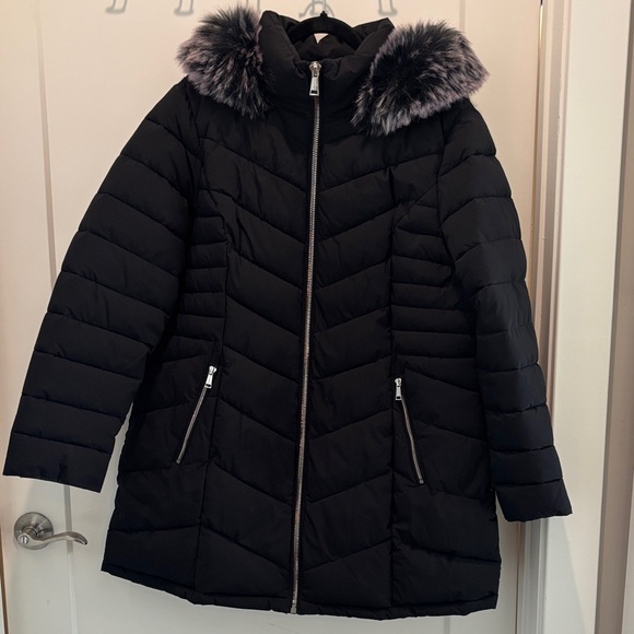 Laundry By Shelli Segal Black Puffer Coat with Faux Fur Collar - Picture 1 of 4
